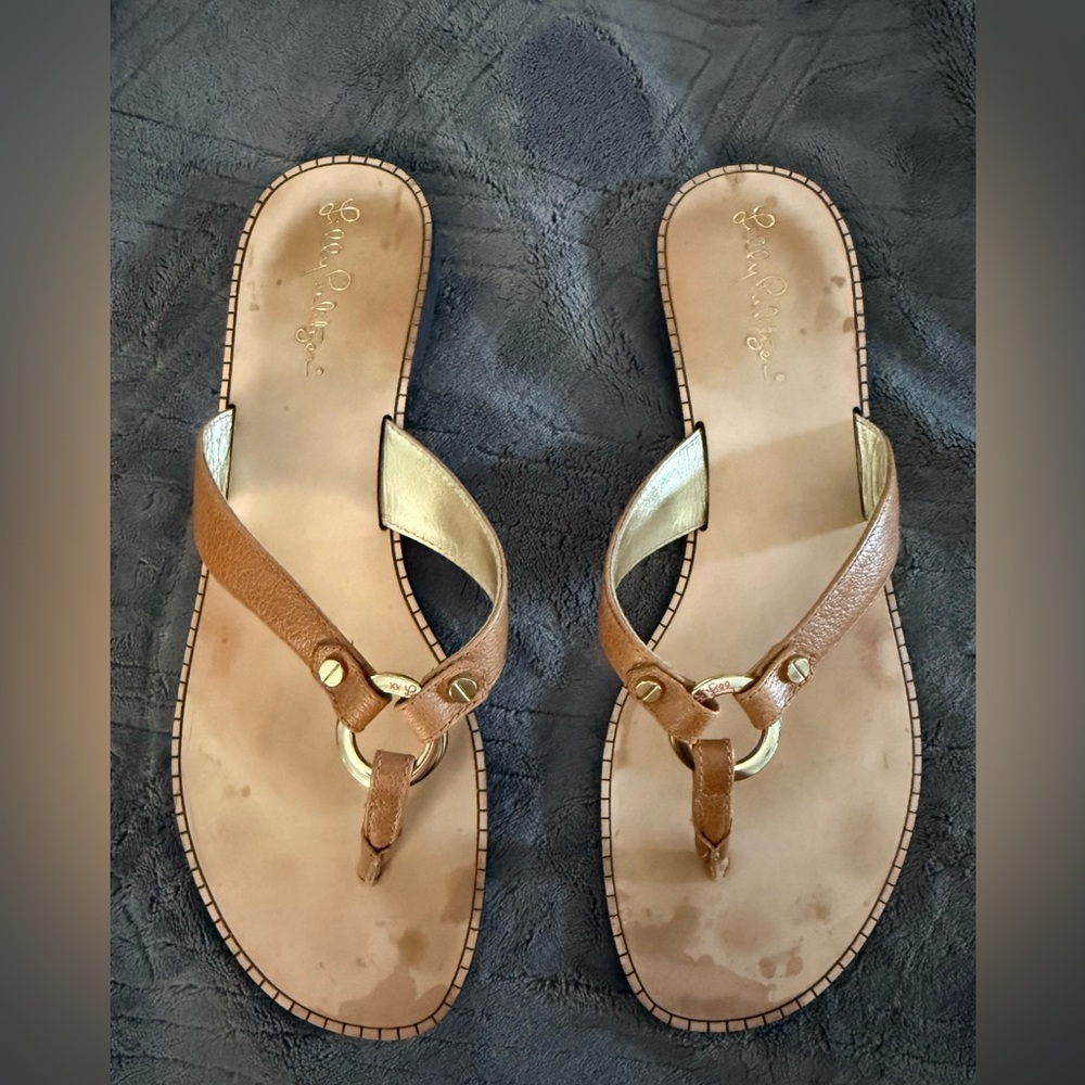 Lilly Pulitzer brown leather sandals with a gold ring size 9.5
